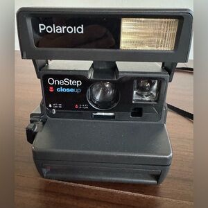 Polaroid One Step Close Up 600 Instant Camera and manual polaroid the swinger